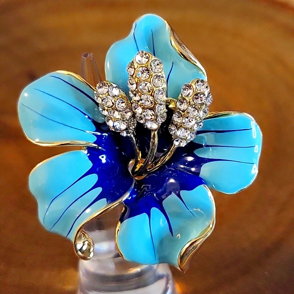 Blue Flower Brooch/Pendant- NWOT